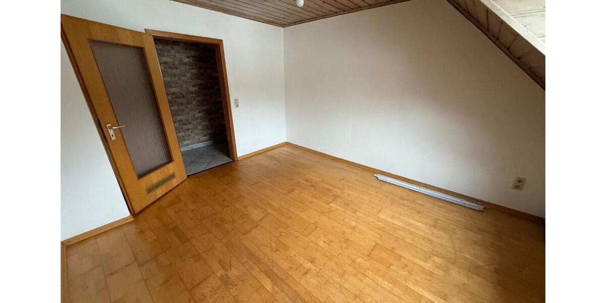 Dachgeschoßwohnung Pforzheim Brötzingen - 3 Zimmer, 71 m&sup2;, 840&euro; | Angebot:24756264