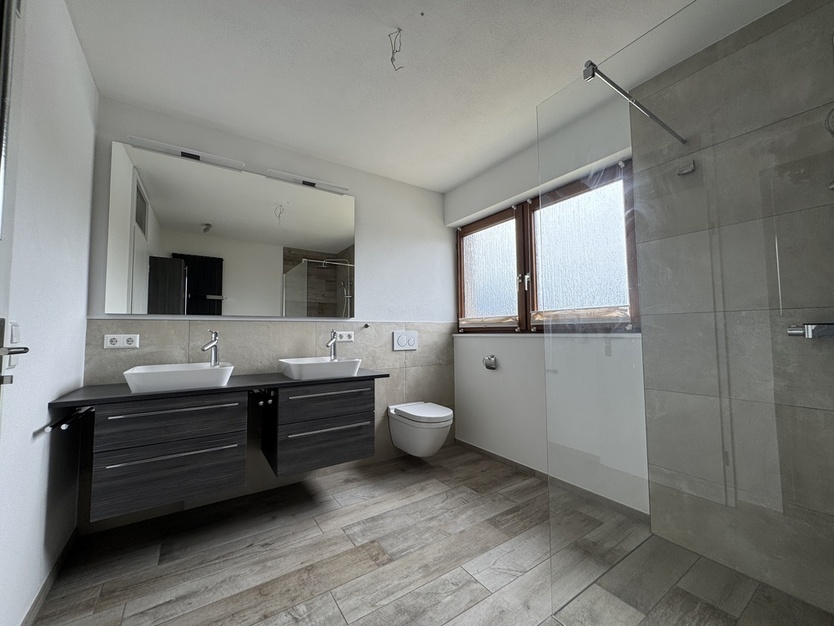 Freistehendes 3-Familienhaus in guter und ruhiger Wohnlage 12 zimmer