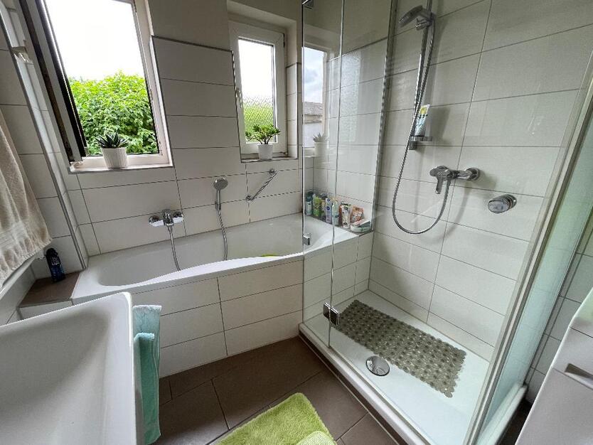 *** Zweifamilienhaus mit Potential für mehr !