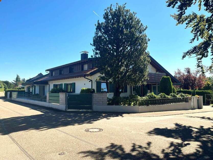 Haus zum Kaufen in Waldbronn 1.150.000 € 370 m²