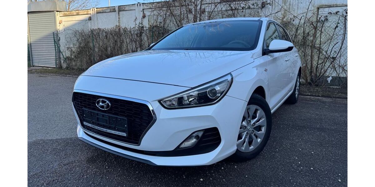 Hyundai i30 51.000 km 10.990 &euro; Karlsruhe 76137
