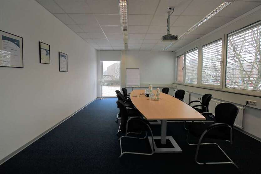 Büro in Ettlingen 5.054 € 665 m²