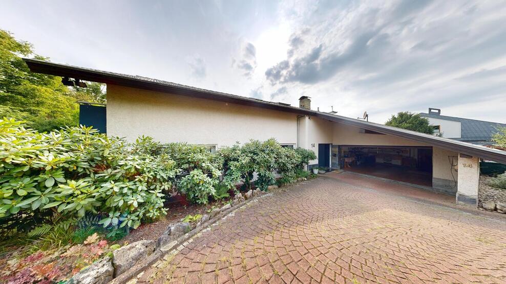 Exklusives, großes Einfamilienhaus in guter und ruhiger Ortsrand-Lage 9 zimmer