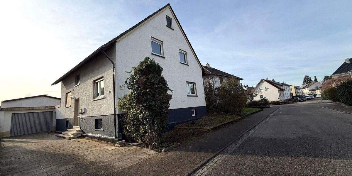 Großes Einfamilienhaus oder Zweifamilienhaus * in Kraichtal 1 zimmer