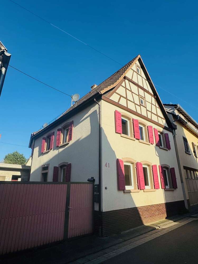 Haus zum Kaufen in Landau - Nussdorf 149.000 € 140 m²