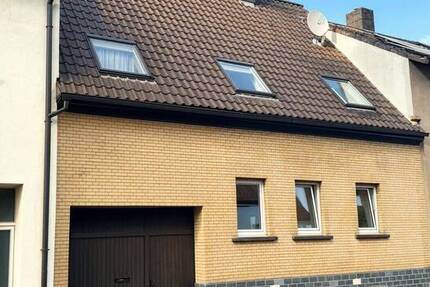 Zwei Wohneinheiten möglich - Großzügiges Reihenmittelhaus mit Garten, Terrasse und Ausbaupotenzial. 136 m² Wohnfläche, sonniges Grundstück, angrenzend 4 zimmer