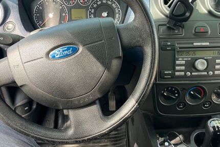 Ford Fiesta 147.000 km 1.950 &euro; Karlsruhe 76133