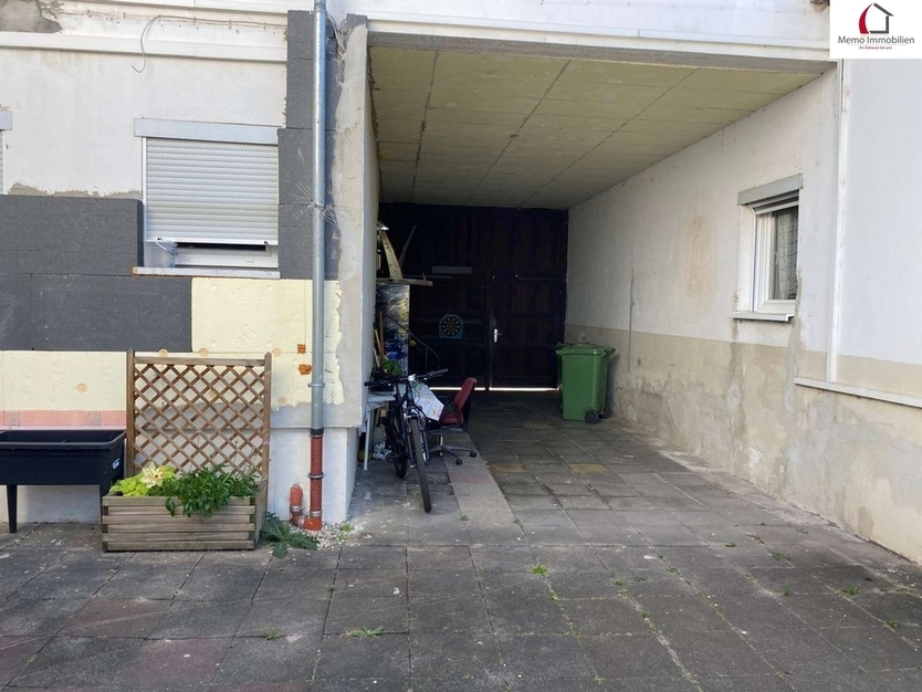 °°° Mehrfamilienhaus MIT 4 WohnungEN, 3 GARAGEN, GARTEN UND AUSBAUPOTENZIAL °°°