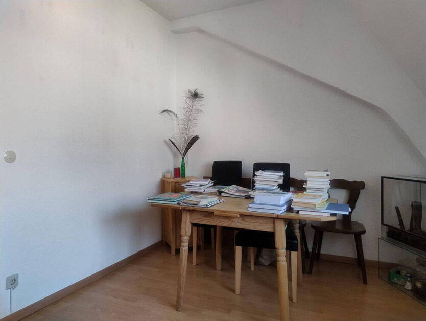 Für junge MieterStudenten - gemütliche Wohnung im 2. OG - Stadtmitte - auch als WG geeignet