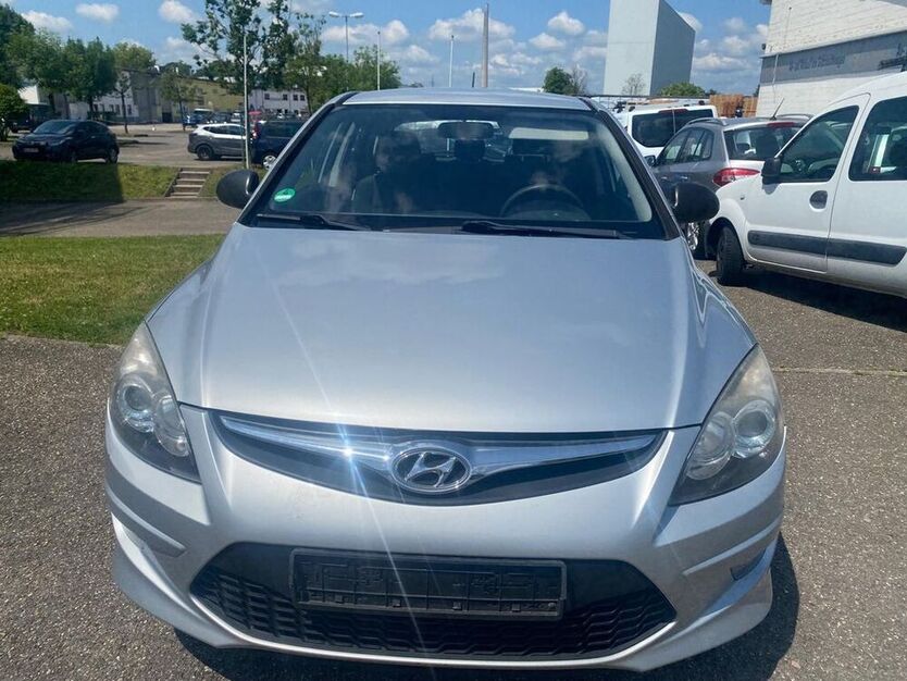 i30