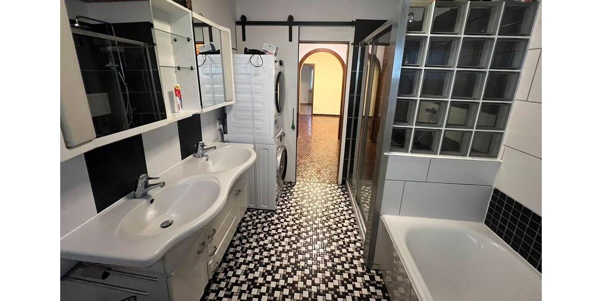 Erdgeschoßwohnung Stutensee - 3.5 Zimmer, 125 m&sup2;, 1.700&euro; | Angebot:25231311