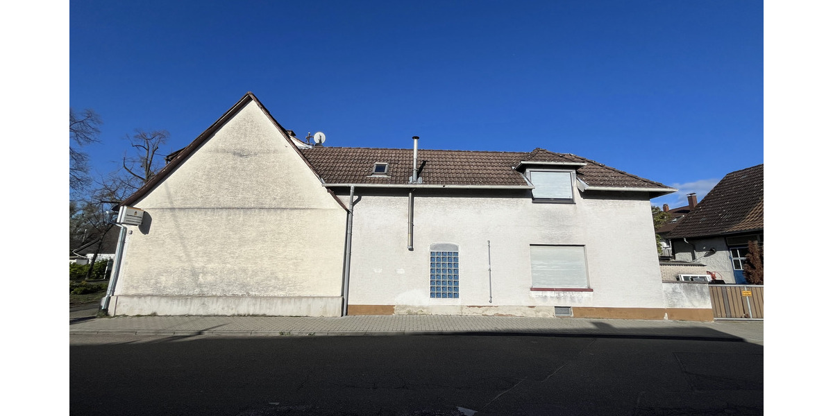 Momentan Reserviert : Haus mit Gewerbeeinheit, Nebengebäude & Garten - Karlsruhe-Neureut: - Einfamilienhaus Karlsruhe Neureut | Angebot:16390817