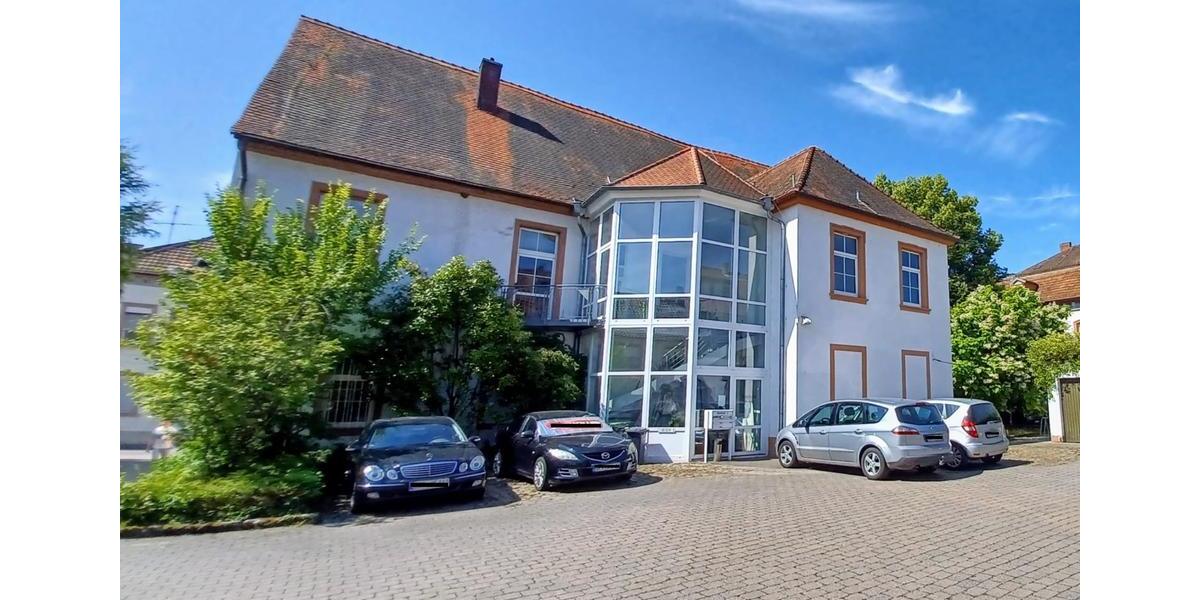 Mehrfamilienhaus und Gewerbefläche in Innenstadtlage zimmer