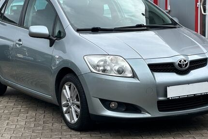 Toyota Auris 208.000 km 3.995 &euro; Bruchsal-Helmsheim 76646