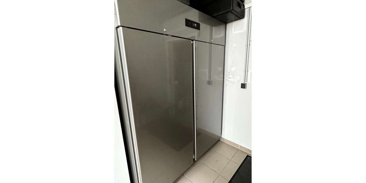 Eiscafé mit großer Terrasse in guter Lage zimmer