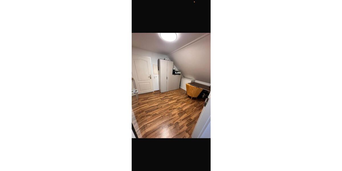 Dachgeschoßwohnung Straubenhardt - 2.5 Zimmer, 69 m&sup2;, 720&euro; | Angebot:26232799