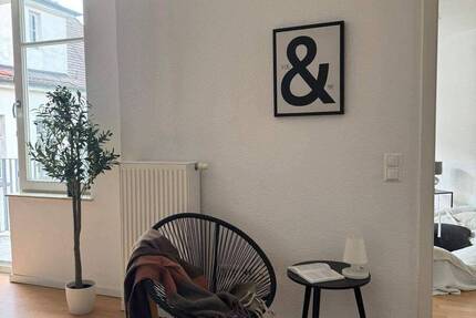 Lichtdurchflutete, schicke 2,5 Zimmer Wohnung mit Balkon 2 zimmer