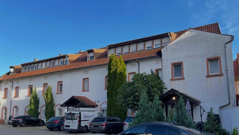 Mehrfamilienhaus und Gewerbefläche in Innenstadtlage zimmer