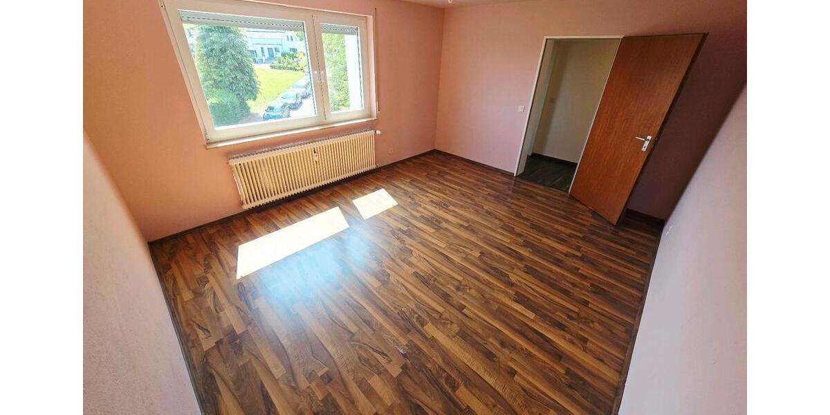 Etagenwohnung Straubenhardt - 3 Zimmer, 82 m&sup2;, 235.000&euro; | Angebot:27096355