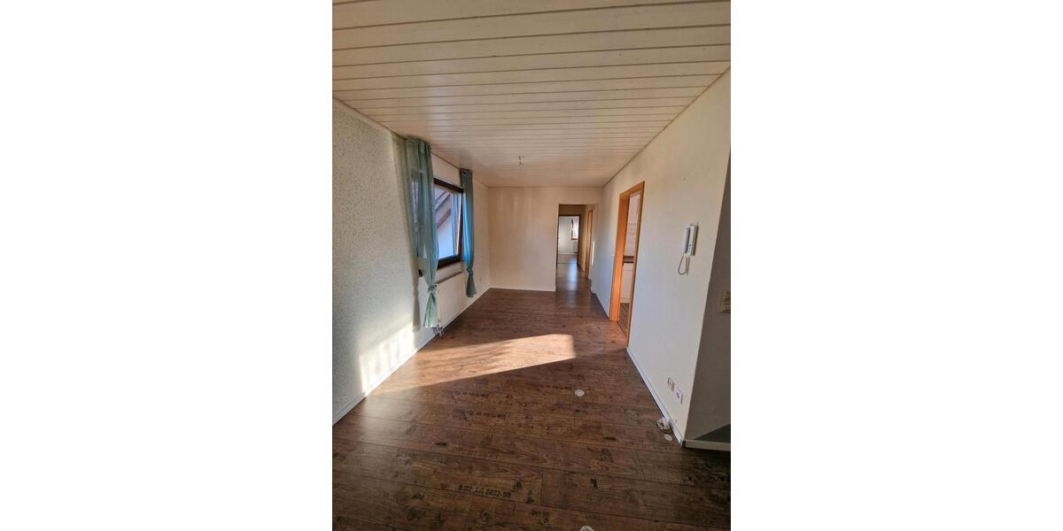Dachgeschoßwohnung Straubenhardt - 4 Zimmer, 93 m&sup2;, 850&euro; | Angebot:25354030