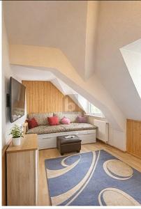 HELLES WOHNEN UNTER DEM DACH MIT POTENZIAL - Dachgeschoßwohnung Stutensee | Angebot:24983095