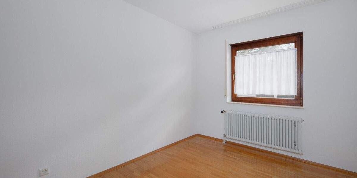 Solide DHH in begehrter Lage mit Garage, ohne Garten aber Ausbaureserve im DG! 5 zimmer