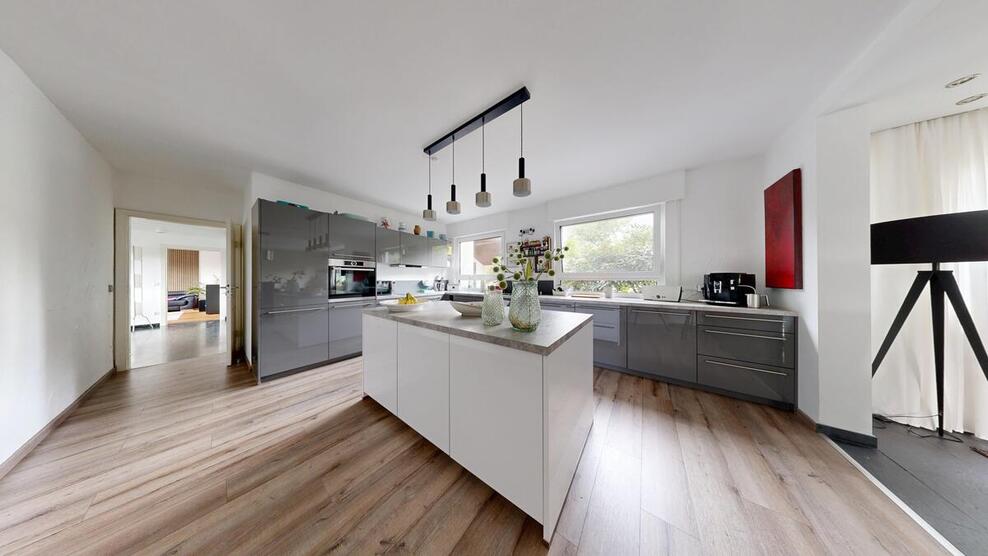 Exklusives, großes Einfamilienhaus in guter und ruhiger Ortsrand-Lage 9 zimmer