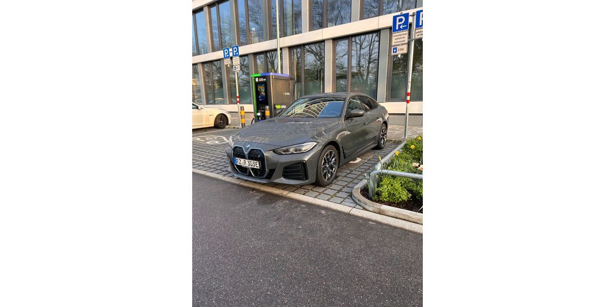 BMW i4 26.325 km 43.700 &euro; Karlsruhe 76137