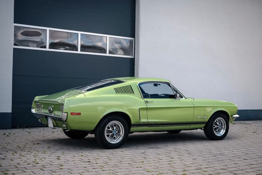 Ford Mustang 98.000 km 84.900 € Oberderdingen 75038