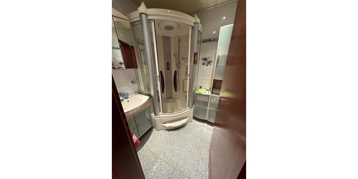 Wohnung vollmöbliert mit Balkon, Top Lage, Autobahnnah 2 zimmer