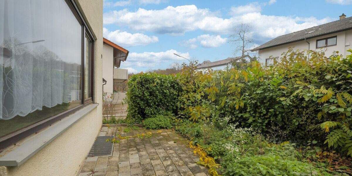 Solide DHH in begehrter Lage mit Garage, ohne Garten aber Ausbaureserve im DG! 5 zimmer