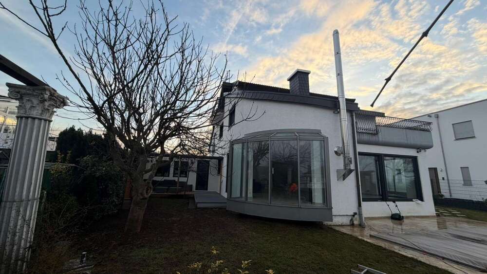 Haus zum Kaufen in Karlsruhe 1.490.000 € 253 m² 8 zimmer