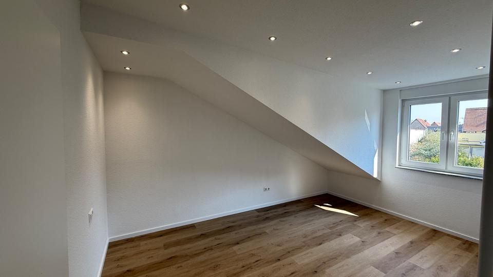 Dachgeschoßwohnung Karlsruhe Knielingen - 4 Zimmer, 99 m&sup2;, 1.390&euro; | Angebot:26133475