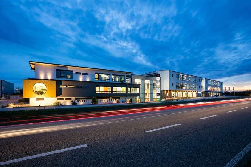 Büro in Karlsdorf 4.250 € 370 m²