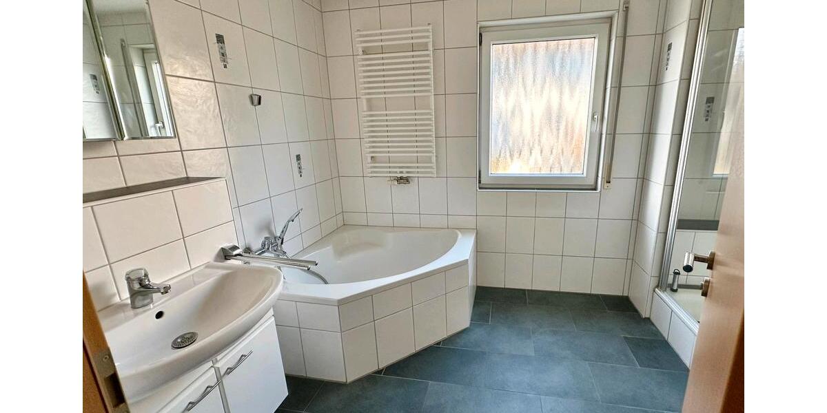 Erdgeschoßwohnung Waldbronn - 3 Zimmer, 92 m&sup2;, 420.000&euro; | Angebot:24788385