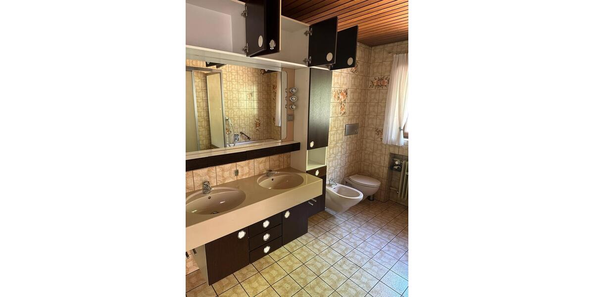 Etagenwohnung Kämpfelbach - 5 Zimmer, 144 m&sup2;, 1.350&euro; | Angebot:25615103