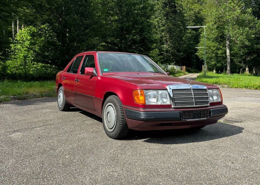 Mercedes-Benz 230 234.000 km 4.400 € Höfen 75339