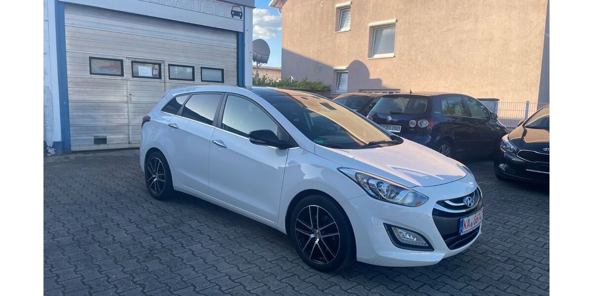 Hyundai i30 93.000 km 9.850 &euro; Bruchsal 76646
