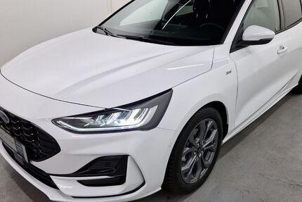 Ford Focus 14.879 km 23.990 &euro; Landau 76829