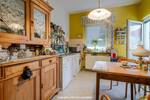 INVESTMENTCHANCE: Attraktives 9-Familienhaus mit Wertsteigerungspotenzial in Karlsruhe-Weiherfeld