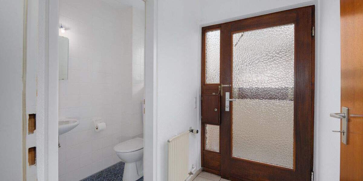 Solide DHH in begehrter Lage mit Garage, ohne Garten aber Ausbaureserve im DG! 5 zimmer