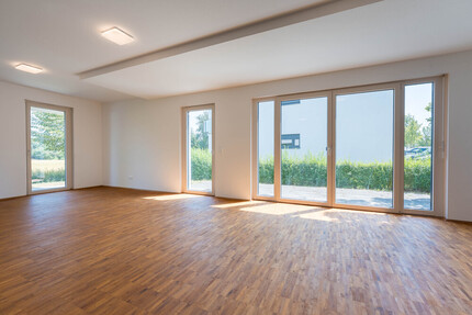 Barrierefrei: Neuwertige Wohnung mit 2 Terrassen und Feldblick - Wohnung Steinmauern | Angebot:27085223