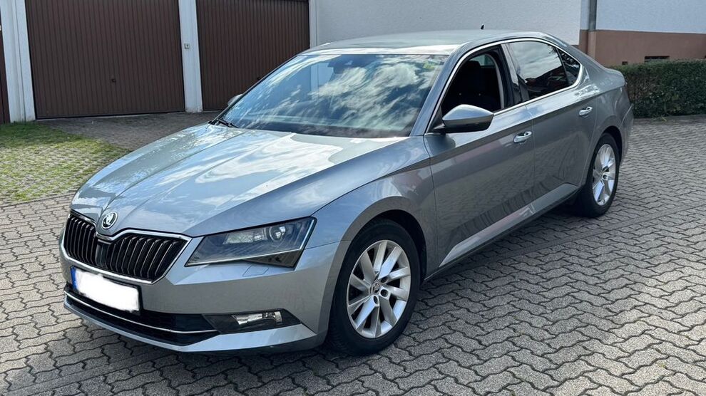 Skoda Superb 196.700 km 15.500 € Karlsruhe 76228