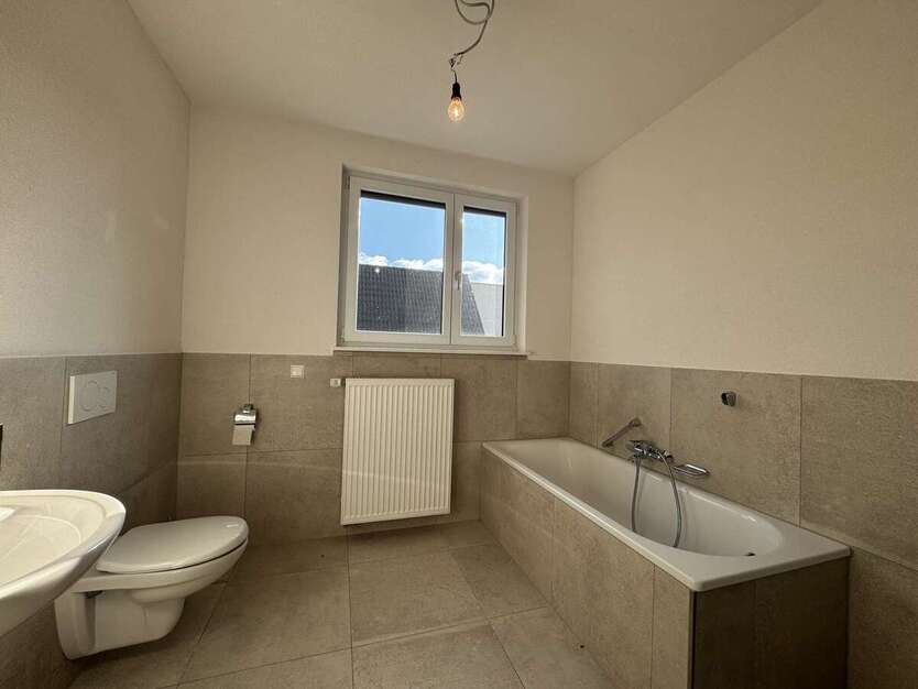 Investieren im Silberstreifen: Wohn-Gewerbeimmobilie mit Garten, Garage & Flexibilitä 6 zimmer