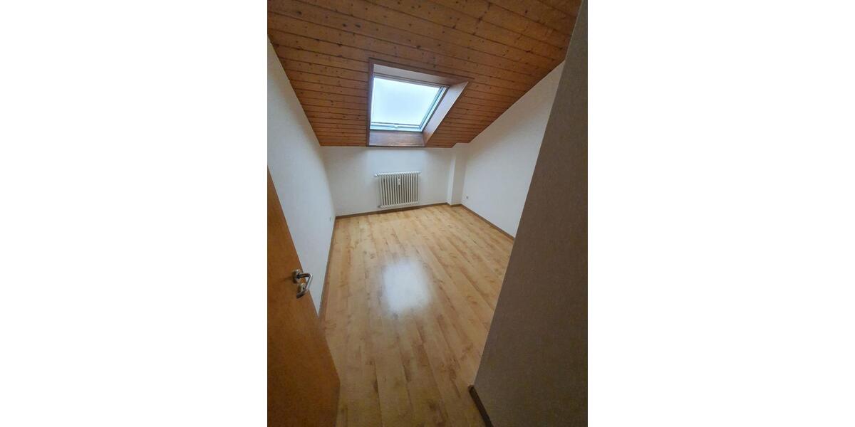 Dachgeschoßwohnung Pforzheim Dillweißenstein - 3 Zimmer, 93 m&sup2;, 840&euro; | Angebot:26630903