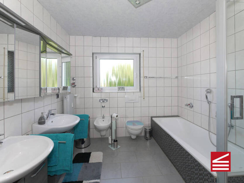 Baden-Baden, gut vermietetes 3(5) - Familien-Haus inkl. 3 Garagenplätze!