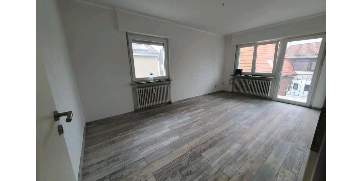 Mietwohnung 75qm 3 Zimmer Neu renoviert Stellplatz 3 zimmer