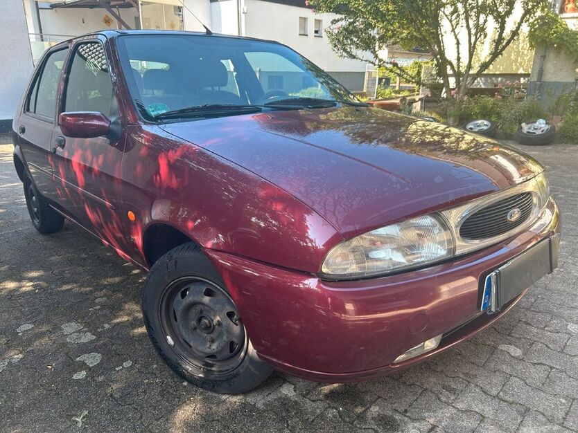 Ford Fiesta 168.000 km 750 € Steinmauern 76479
