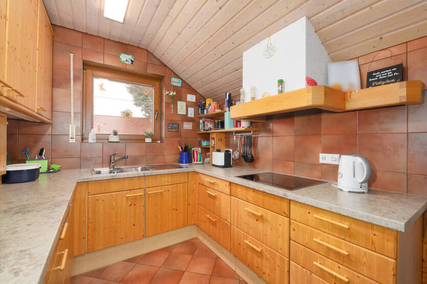 Seltene Gelegenheit! Stilvolle 3,5-Zimmer-DG-Wohnung mit Kamin und Garage und toller Aussicht!