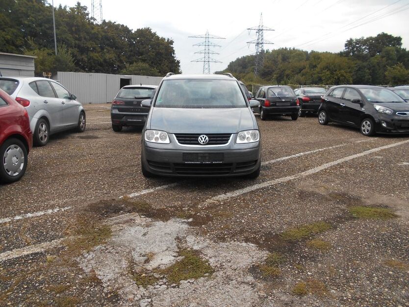 VW Touran 178.000 km 1.700 € Karlsruhe 76137